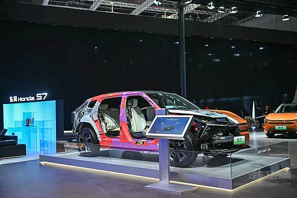 上海车展 东风汽车合资品牌上演“智电加速度”