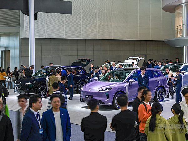 鸿蒙智行又有新动作 明年将更强？