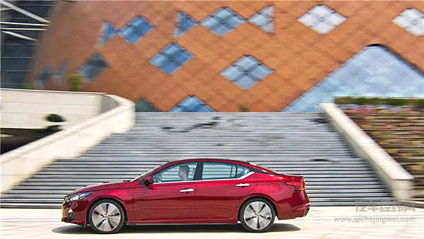 日产：“自动驾驶不就是要让人双手离开方向盘嘛？！”