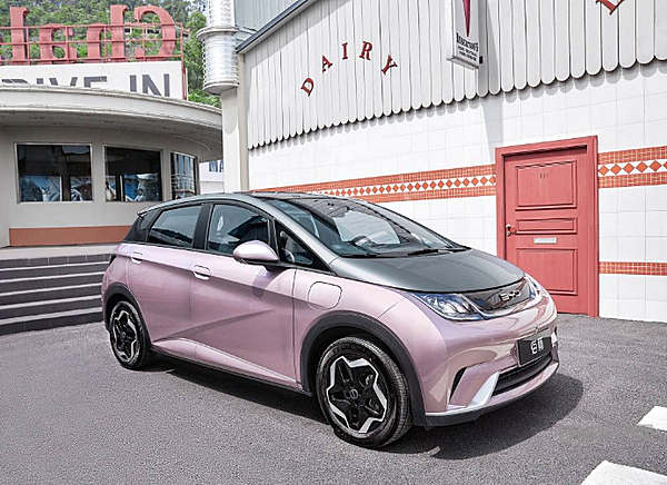 坚持性价比路线 几何E能与比亚迪海豚一较高下？