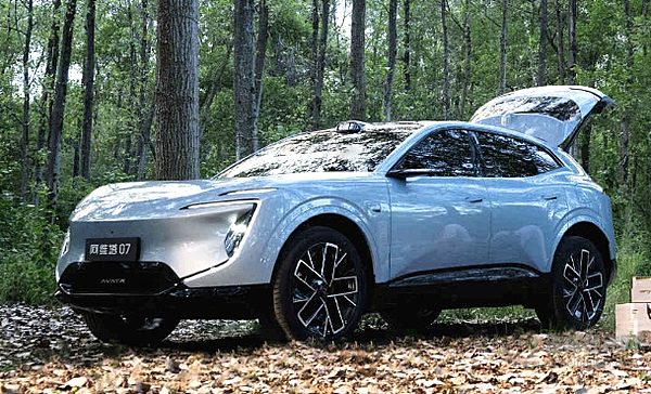 智能化旗鼓相当 阿维塔07能否挑战岚图知音？