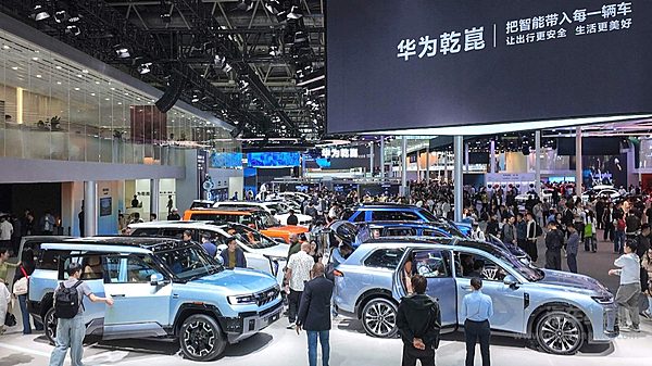 华为乾崑发布五一安全出行报告 智驾累计里程超107亿公里