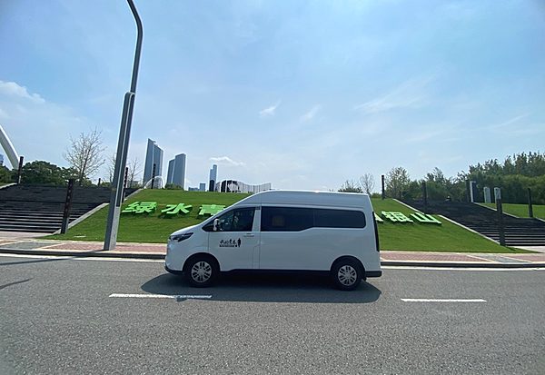 秋阳下的银轮情 六旬老兵傅老哥与依维柯聚星的不解之缘