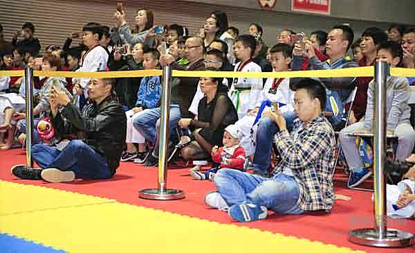 “潮流、震撼、精彩、吸睛”第八届重庆车博会嗨翻山城