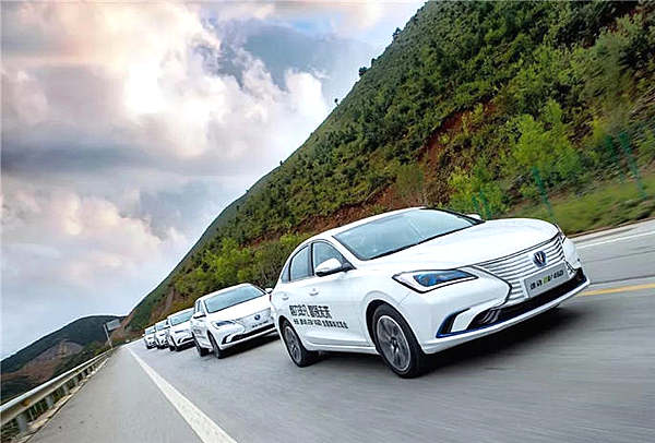 油价"五连涨 " 长安汽车推出纯电动轿跑逸动EV460