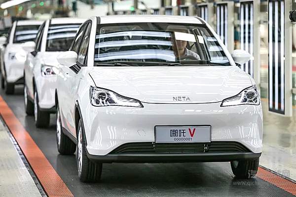 哪吒V量产车型正式下线 上市进入倒计时