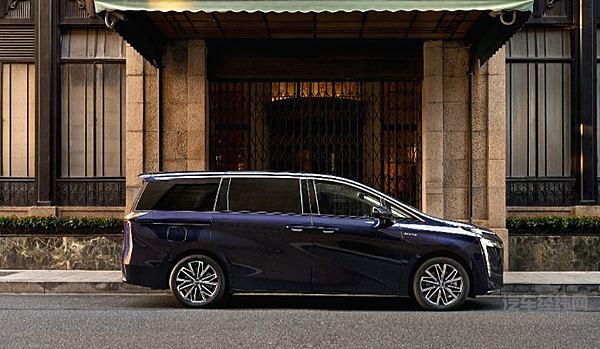 20万元级别插混MPV二选一 瑞风RF8与传祺E8谁更占优？