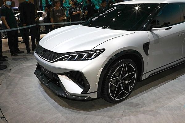 全新年轻化风格 宋L概念车亮相2023上海车展