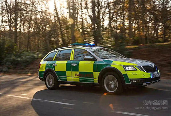 路遇救援车辆时，你会正确让路吗？