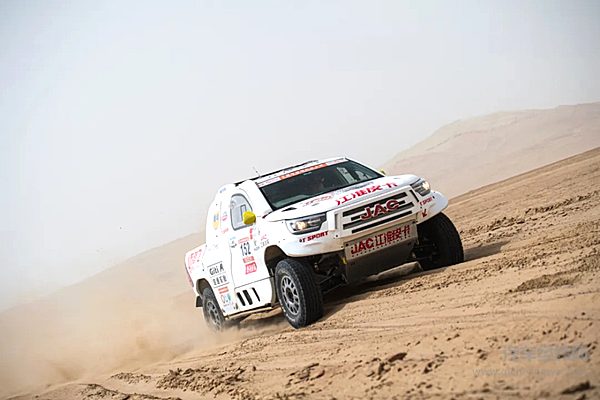 穿越沙漠极速飞驰 江淮皮卡闪耀2024环塔拉力赛