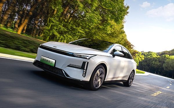 热门插混家轿面对面 风云A8对比银河L6如何选？