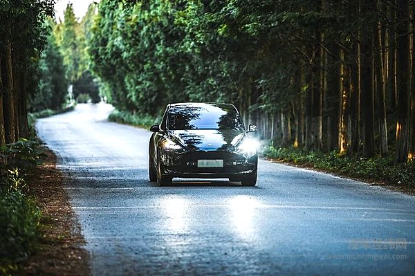 分享全自动驾驶技术 特斯拉打的是什么算盘？