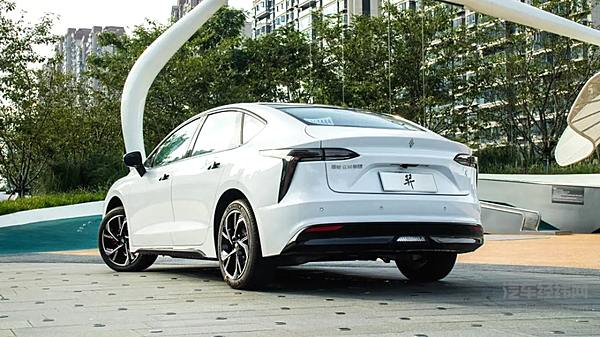 雷诺江铃羿：能否在纯电当道的时代闯出一片天？