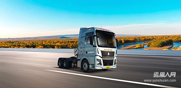 油價(jià)高漲下的最優(yōu)解：汕德卡G7H燃?xì)廛嚻平馕锪鞒杀纠Ь? />
</p>
<p>
	　　其搭載熱效率突破54.16%的全新一代NG4.0燃?xì)鈾C(jī)，匹配中國重汽全新S-AMT集成變速箱及曼技術(shù)高效驅(qū)動(dòng)橋，打造行業(yè)專屬無極S動(dòng)力鏈，傳動(dòng)效率高達(dá)99.7%；同時(shí)，結(jié)合整車0.495超低風(fēng)阻系數(shù)，實(shí)現(xiàn)綜合氣耗較競(jìng)品百公里低約2.2kg，節(jié)氣率達(dá)11%。以年運(yùn)營20萬公里測(cè)算，僅氣耗一項(xiàng)即可節(jié)省數(shù)萬元開支，在油價(jià)高位運(yùn)行的市場(chǎng)環(huán)境中，為用戶構(gòu)建了穩(wěn)固的成本護(hù)城河，真正實(shí)現(xiàn)多拉多省，高效盈利。
</p>
<p>
	<span id=