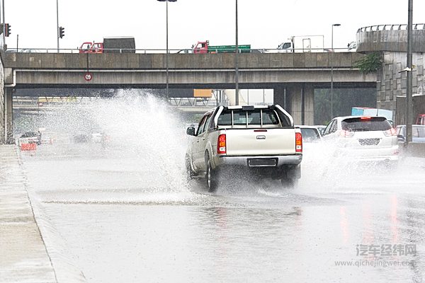 暴雨冲击二手车市场 该怎么“避雷”水泡车？