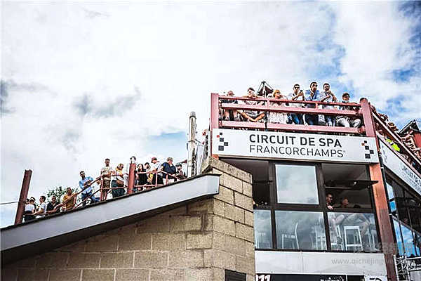 穿越了上千公里，只为看一家轮胎品牌如何在24小时耐力赛上夺冠