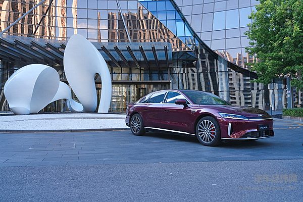 均搭载插混系统 比亚迪汉与风云A9L谁是家庭用首选？