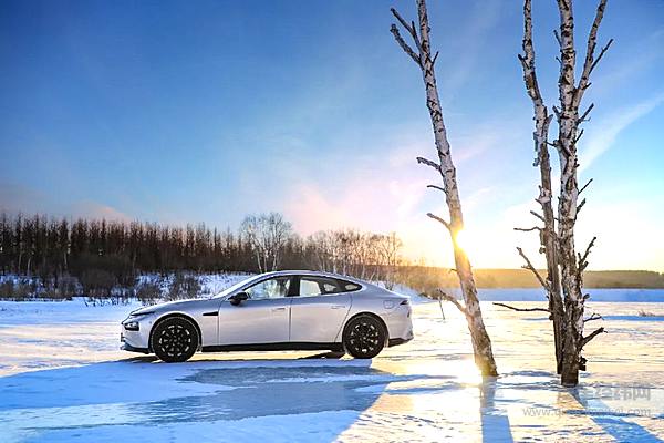 B级车市场的油电之争 小鹏P7与丰田凯美瑞如何选？