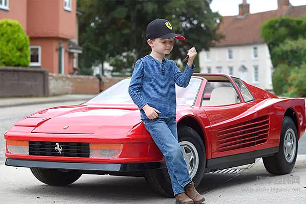 果然是别人家的童年！坐迈凯伦开布加迪……