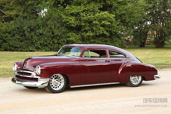 如果是四门结构这么干，车窗的升降空间必然会受到影响