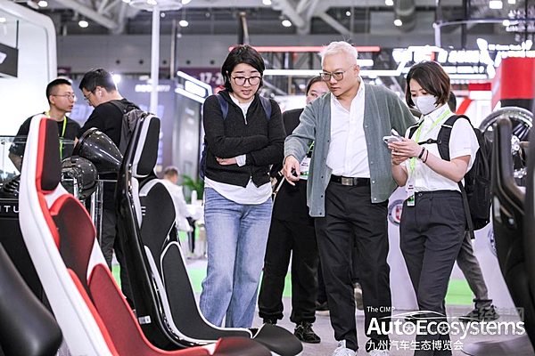 九州汽车生态博览会盛大启幕，首日超10万人前来观展！