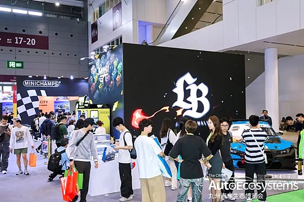 九州汽车生态博览会盛大启幕，首日超10万人前来观展！