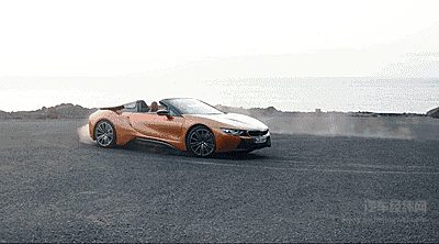 新BMW i8 Roadster横空出世 未来尽在想象