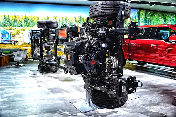 皮卡、肌肉车的狂欢，是底特律的孤单