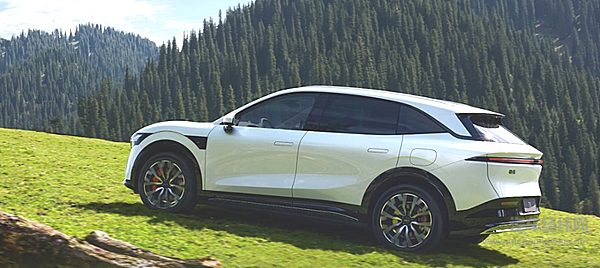 纯电SUV巅峰对决！阿维塔07与极氪7X谁更强？