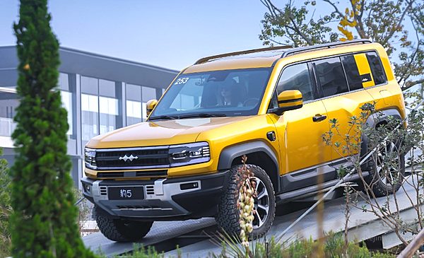 比亚迪2025年销量达460万辆 海外爆发与高端品牌的破局探索