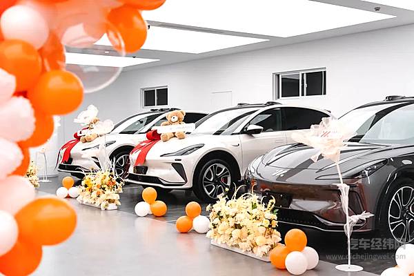 智能纯电中大型豪华SUV智己LS7如期开启全国交付