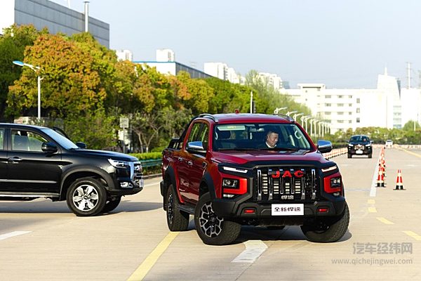  江淮全新悍途皮卡乘用化升级 强悍硬派带来商乘多种用途