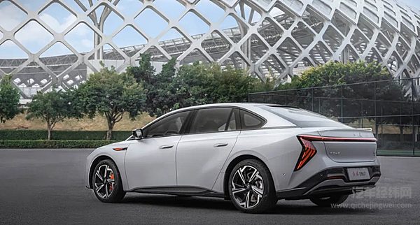 空间、动力优势明显 红旗EH7能否挑战汉EV？