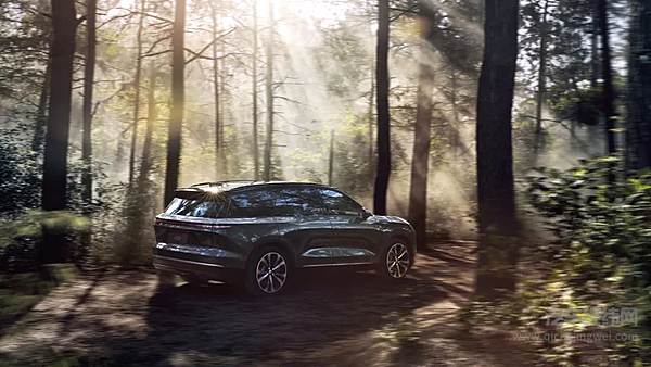 假期宽适出行 一辆全新ES8就够