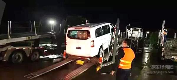 福建奔驰深夜发运负压救护车基型车