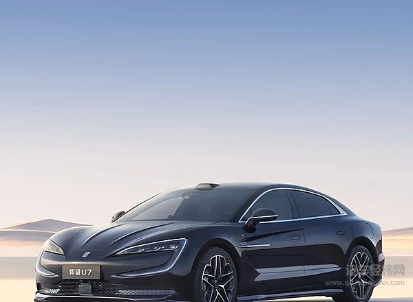 仰望U7|100km/h从容应对侧向追尾