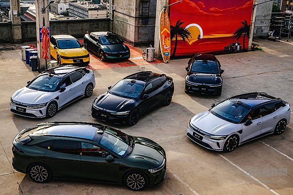 纯电旅行车二选一 极氪007GT能否挑战蔚来ET5T？