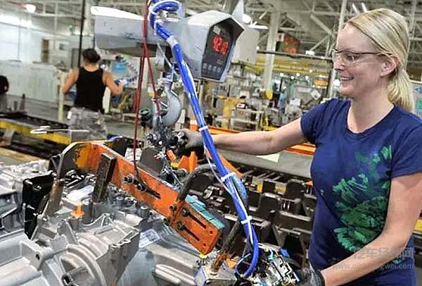 路虎也可以很公路化，星脉SVR告诉你揽胜不为人知的一面