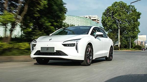 雷诺江铃羿：能否在纯电当道的时代闯出一片天？