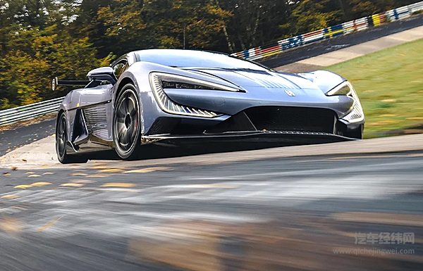 仰望U7|100km/h从容应对侧向追尾