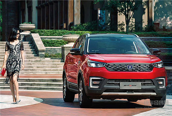 长安CS55轻年版要走“黑红”路线！