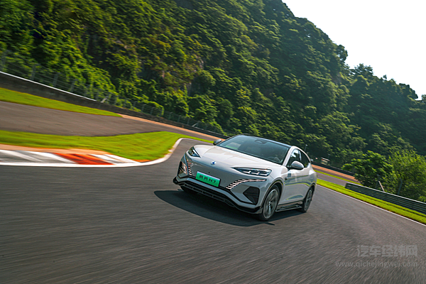 全球首款智能豪华猎跑SUV腾势N7首批量产车下线