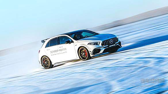 在冰面一次解锁6大F1赛道 我“漂”了