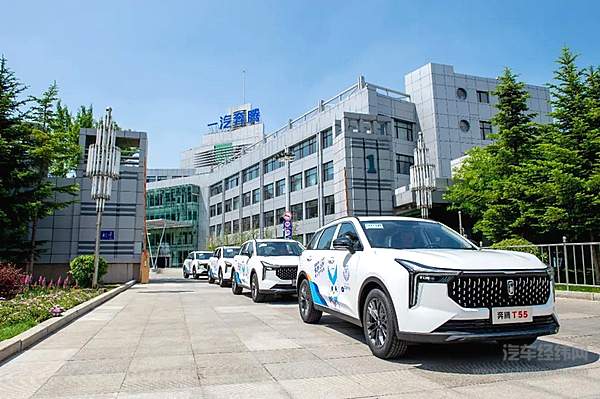 “新奔腾车队”发力 一汽奔腾T55交付教育龙头企业采购订单