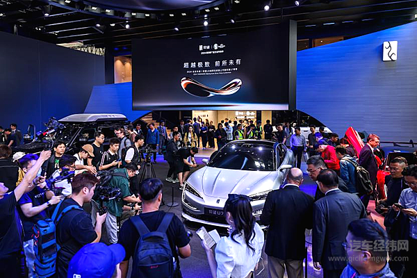 仰望U7北京车展实车亮相 首搭革命性技术云辇-Z