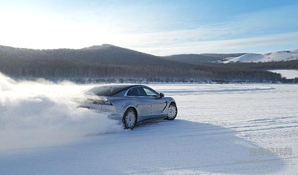 仰望U7北京车展实车亮相 首搭革命性技术云辇-Z