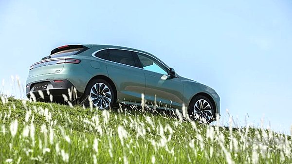 一秒补能一公里 华为部署10万个全液冷超快充能给行业带来什么？