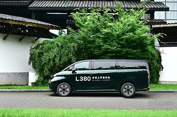 都是新物种 LEVC 380能否挑战小鹏X9？