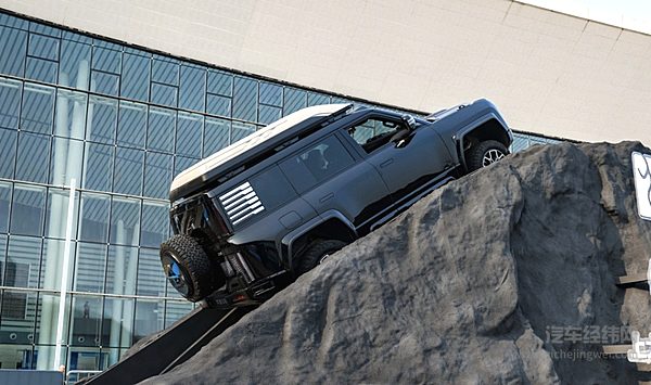 用科技营造豪华 猛士917与仰望U8各有特色