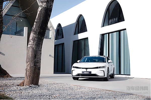 国产品牌玩转高端轿车市场 三款车型谁更胜一筹？